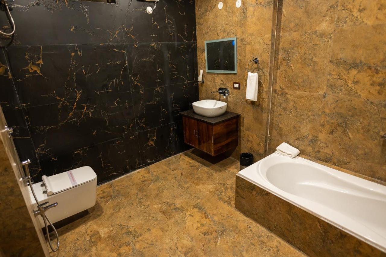 The Kaziranga Address Otel Dış mekan fotoğraf