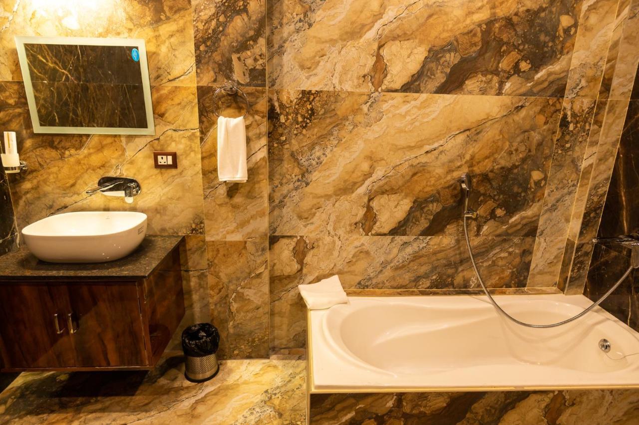 The Kaziranga Address Otel Dış mekan fotoğraf